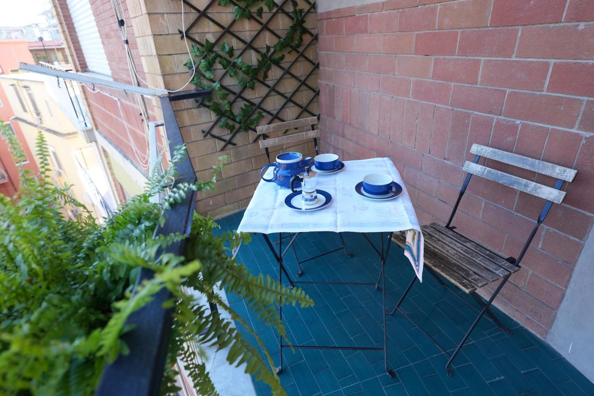 Panorama Vesuvius Affittacamere Guesthouse With Lift Near To Subway In Napoli Center Exterior foto