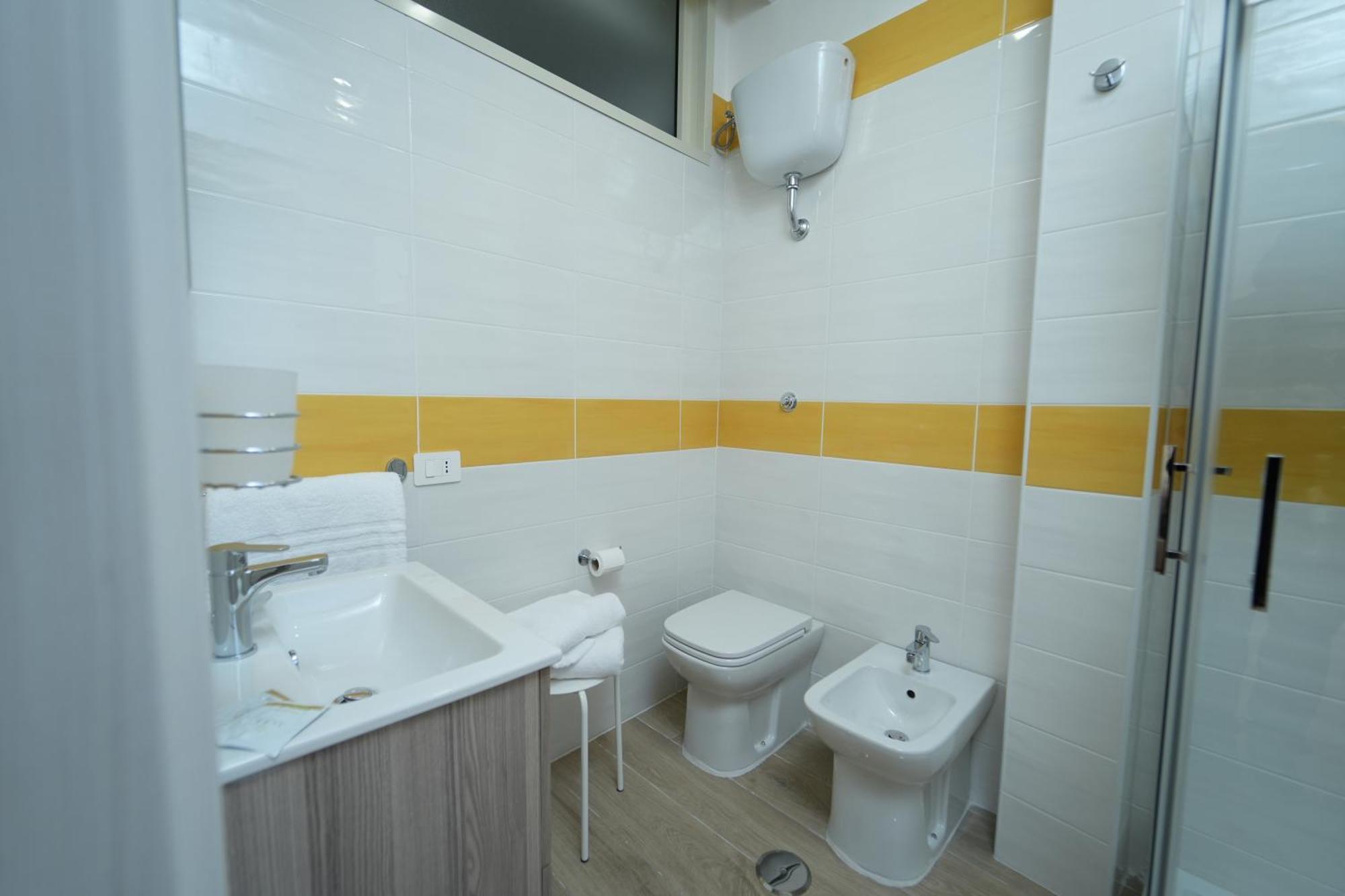 Panorama Vesuvius Affittacamere Guesthouse With Lift Near To Subway In Napoli Center Exterior foto