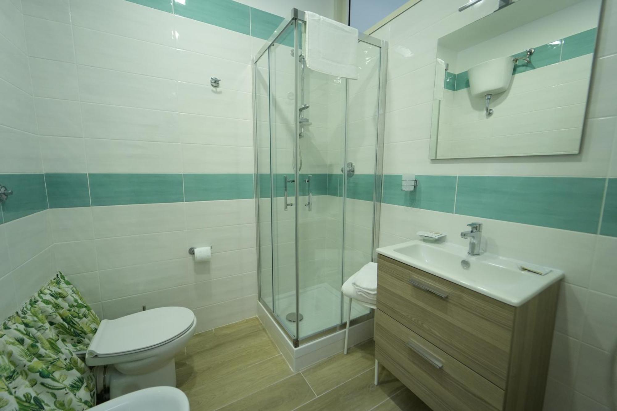 Panorama Vesuvius Affittacamere Guesthouse With Lift Near To Subway In Napoli Center Exterior foto